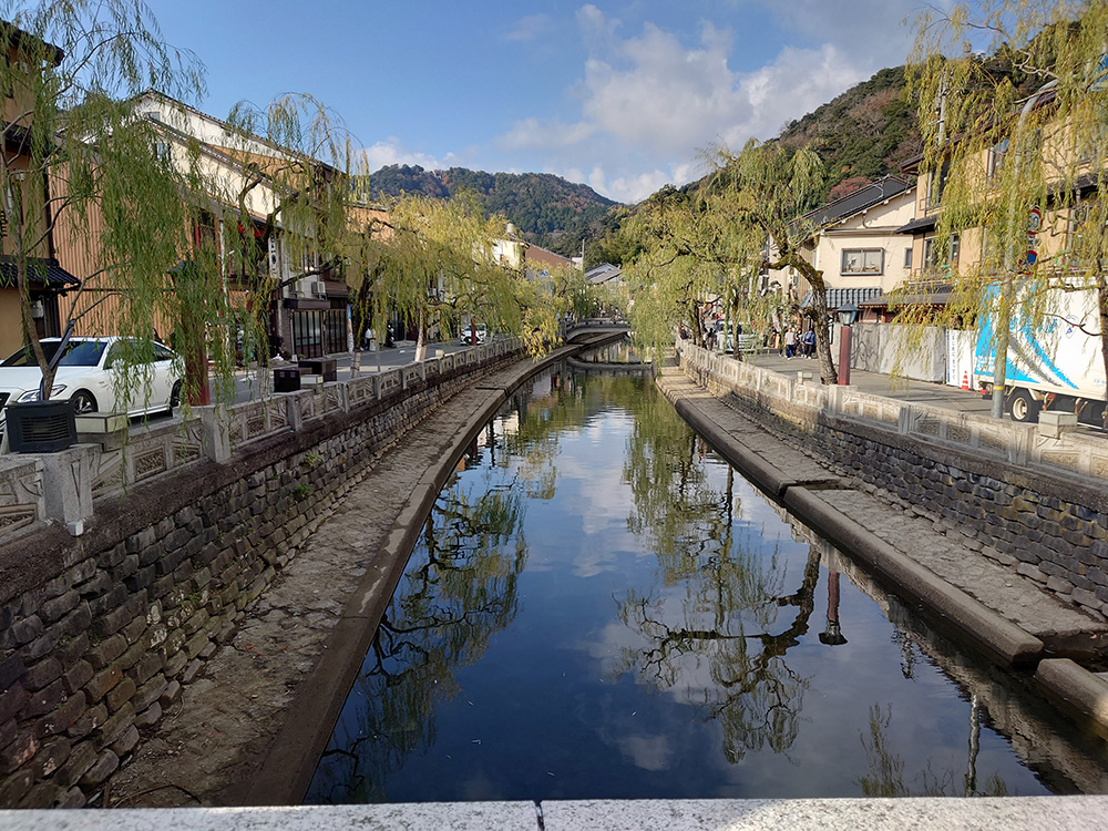 田淵金物ファームマート店 - 城崎の風情ある温泉街の街並み